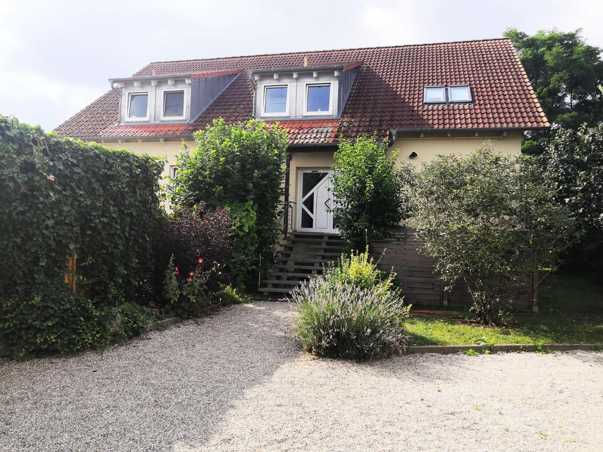 Ideal Fuer Kurze Aufenthalte - Gemuetliches 1-Zimmer-Apartment Adelsdorf Dış mekan fotoğraf