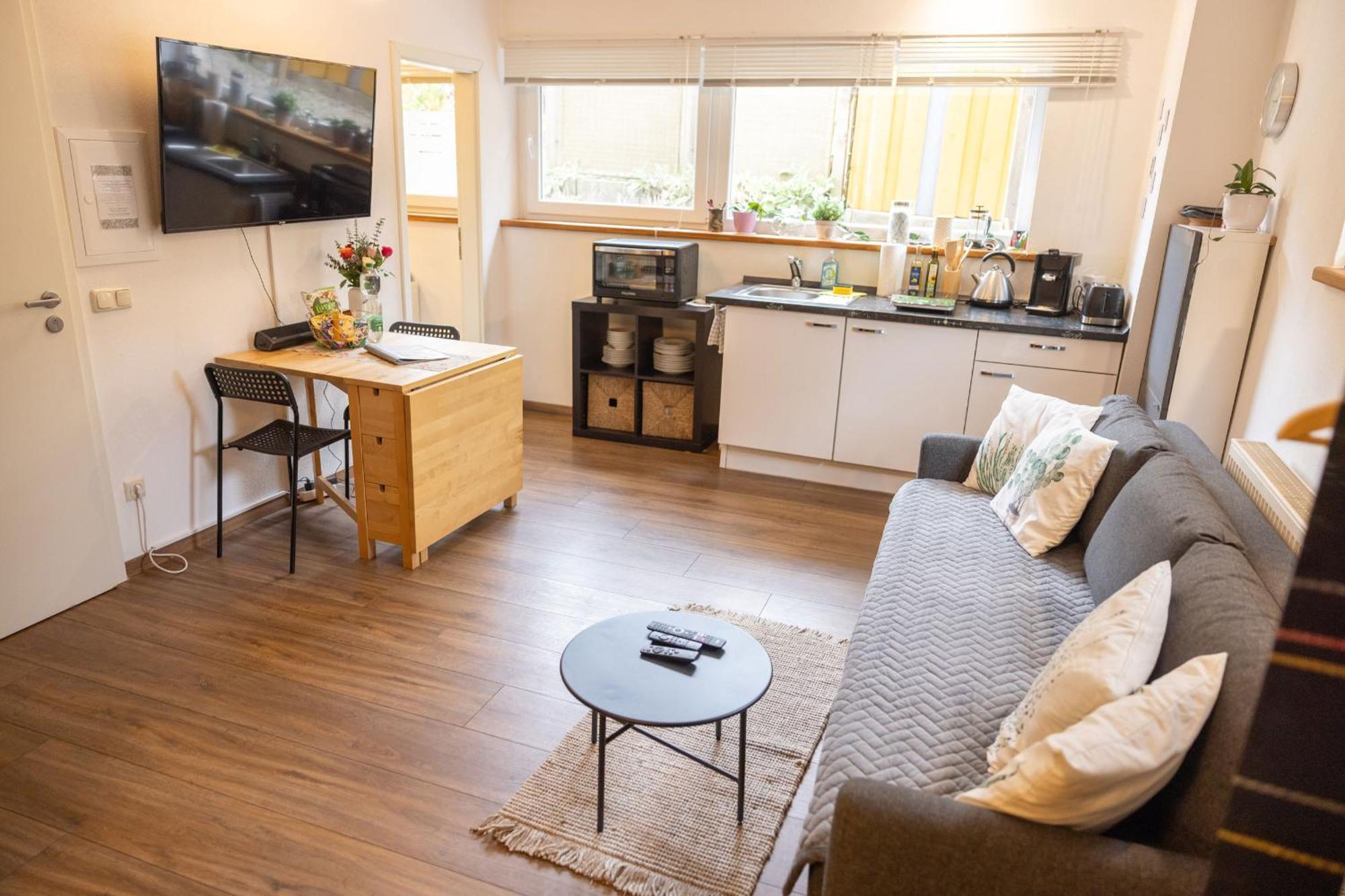 Ideal Fuer Kurze Aufenthalte - Gemuetliches 1-Zimmer-Apartment Adelsdorf Dış mekan fotoğraf