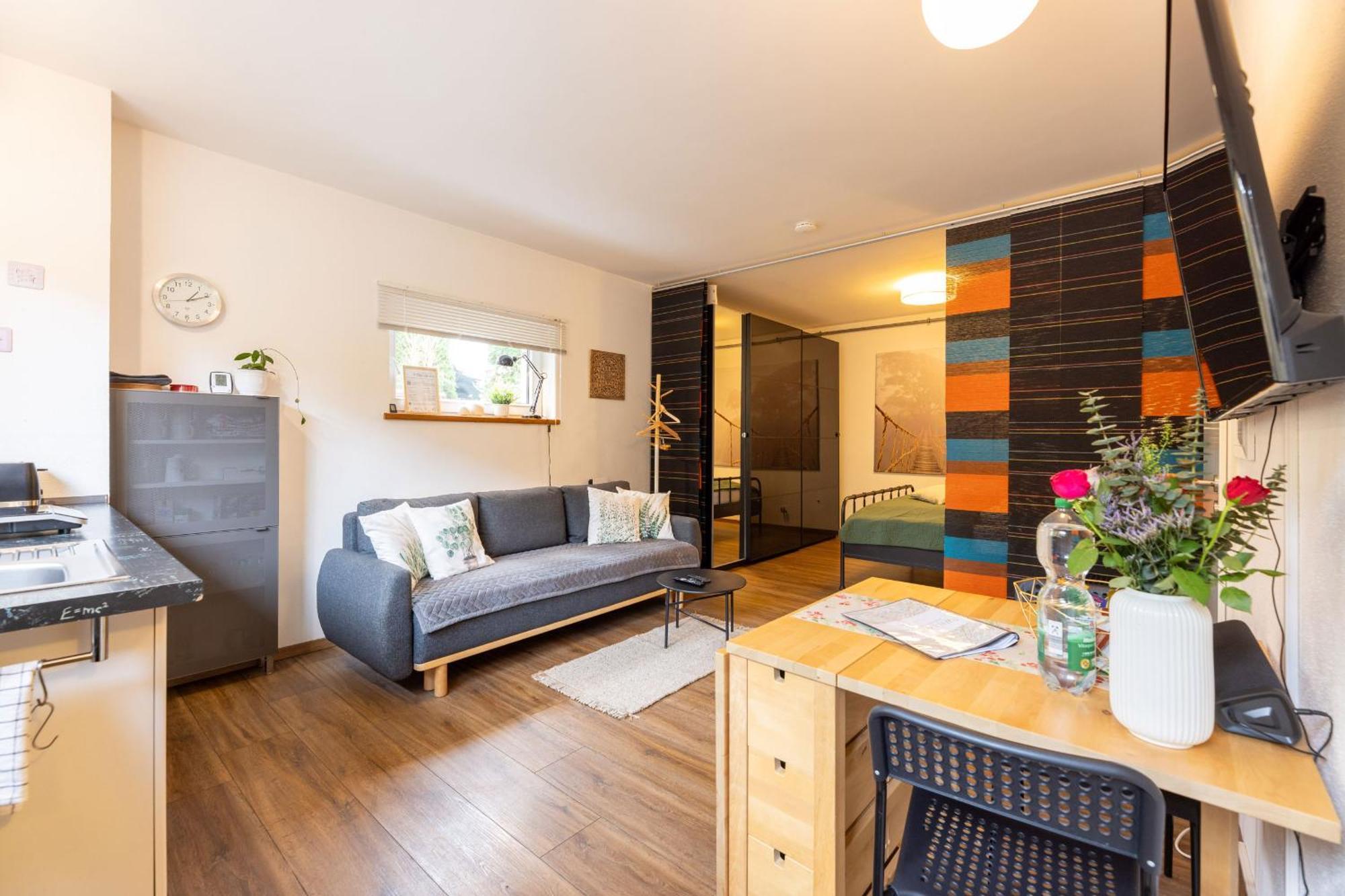 Ideal Fuer Kurze Aufenthalte - Gemuetliches 1-Zimmer-Apartment Adelsdorf Dış mekan fotoğraf