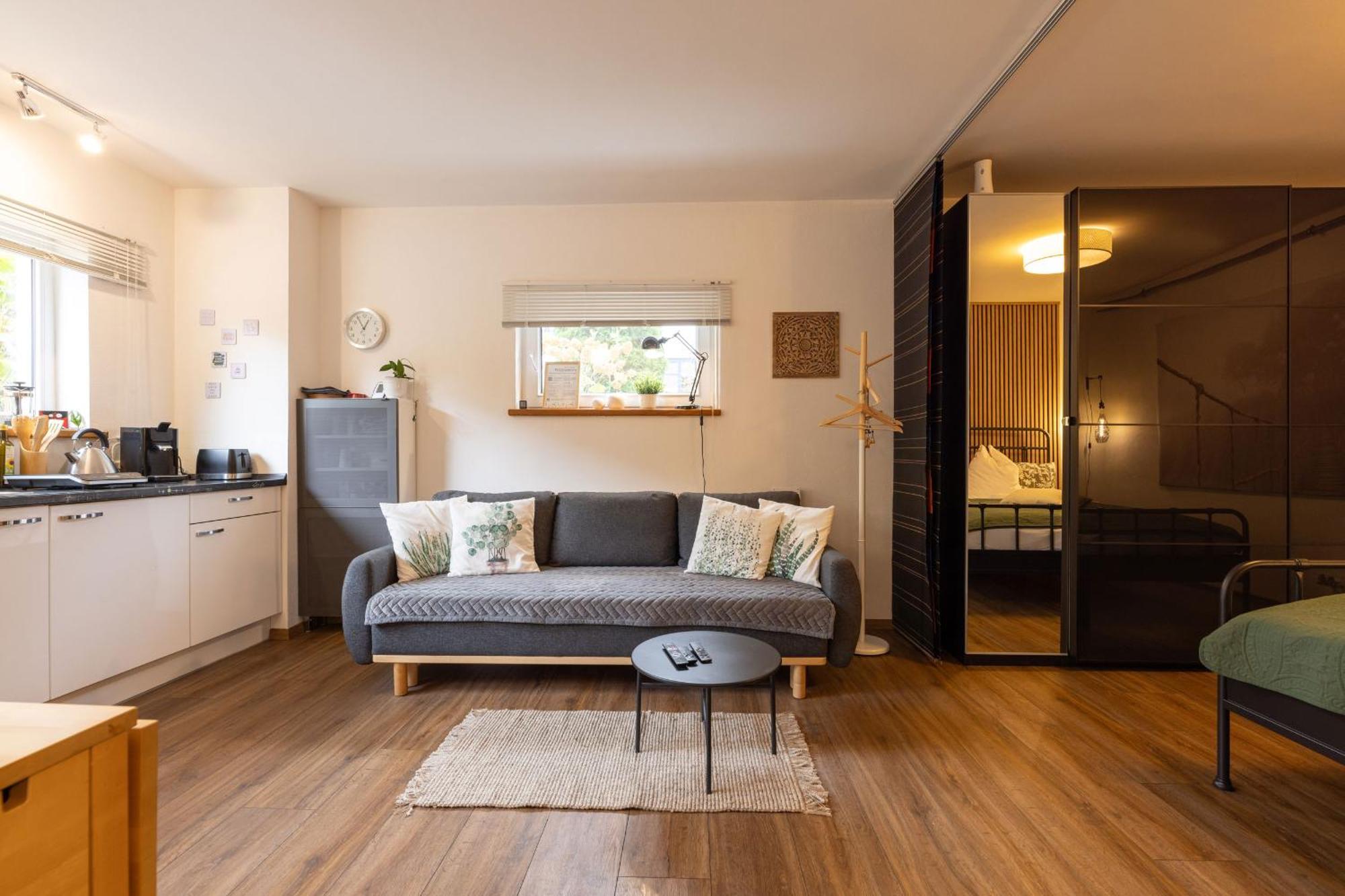Ideal Fuer Kurze Aufenthalte - Gemuetliches 1-Zimmer-Apartment Adelsdorf Dış mekan fotoğraf