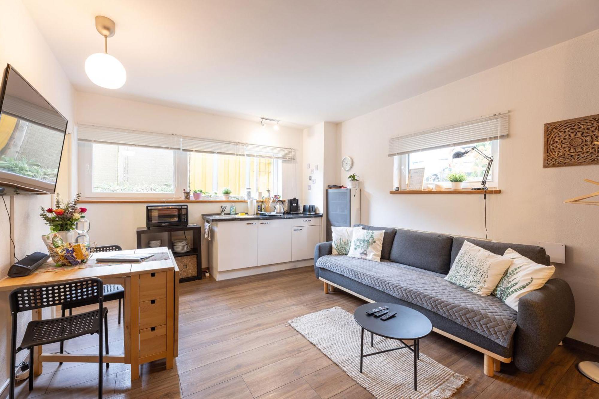 Ideal Fuer Kurze Aufenthalte - Gemuetliches 1-Zimmer-Apartment Adelsdorf Dış mekan fotoğraf