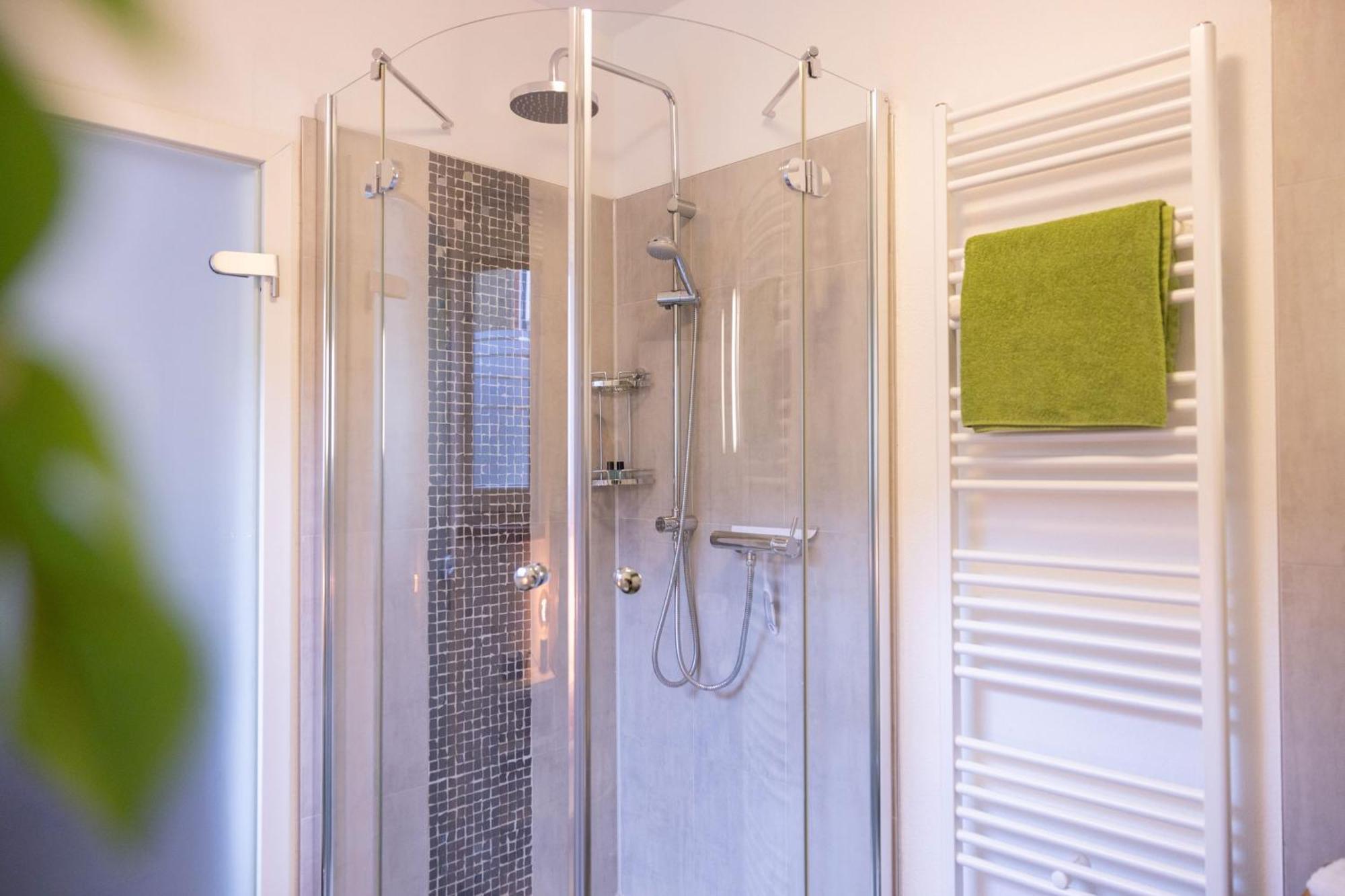 Ideal Fuer Kurze Aufenthalte - Gemuetliches 1-Zimmer-Apartment Adelsdorf Dış mekan fotoğraf